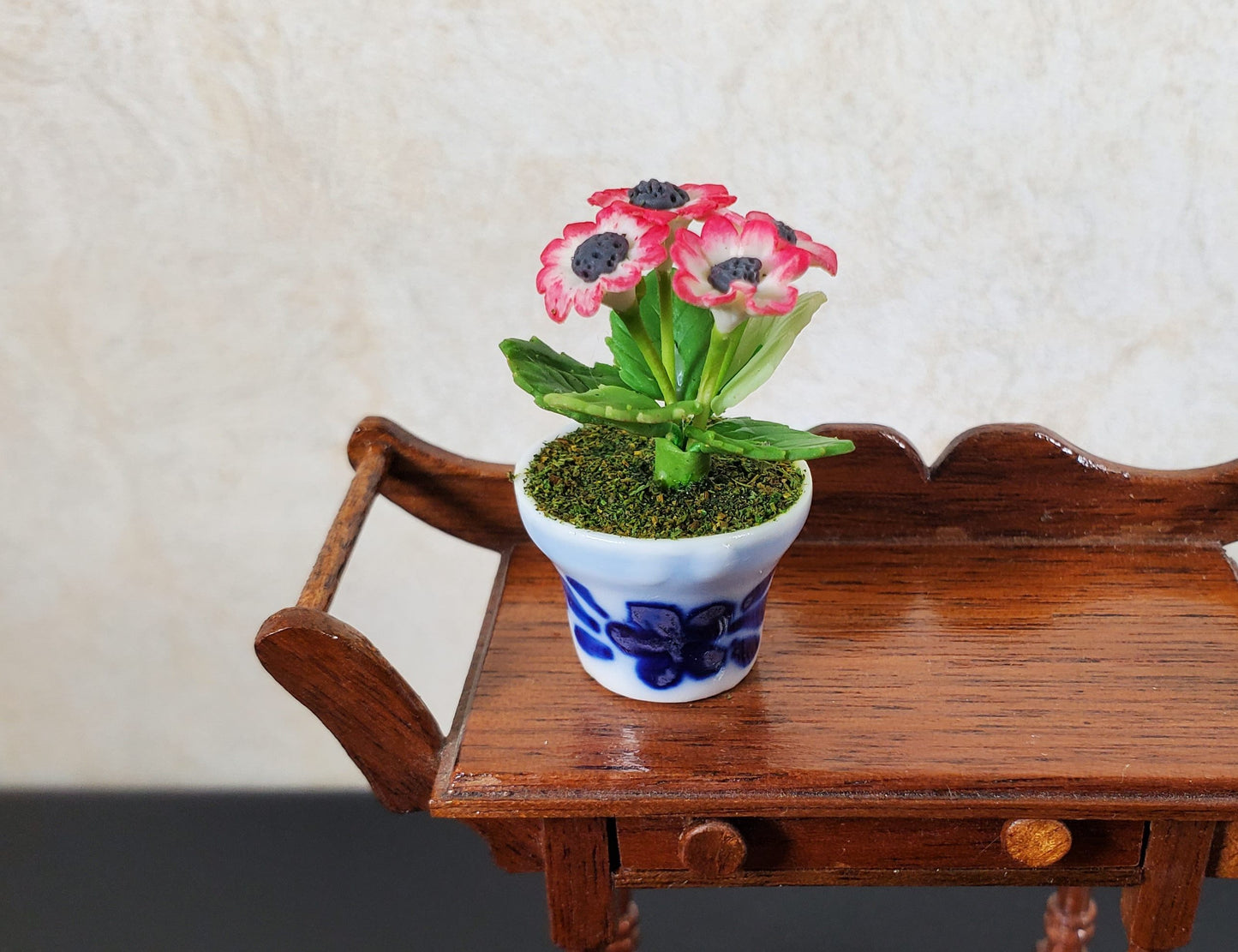 Dollhouse Red & White Anemone in Blue & White Ceramic Pot 1:12 Scale Miniature