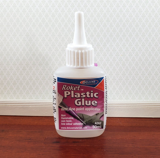 Roket Plastic Glue Adhesive Deluxe Materials 30 ml with Fine Point Applicator - Miniature Crush