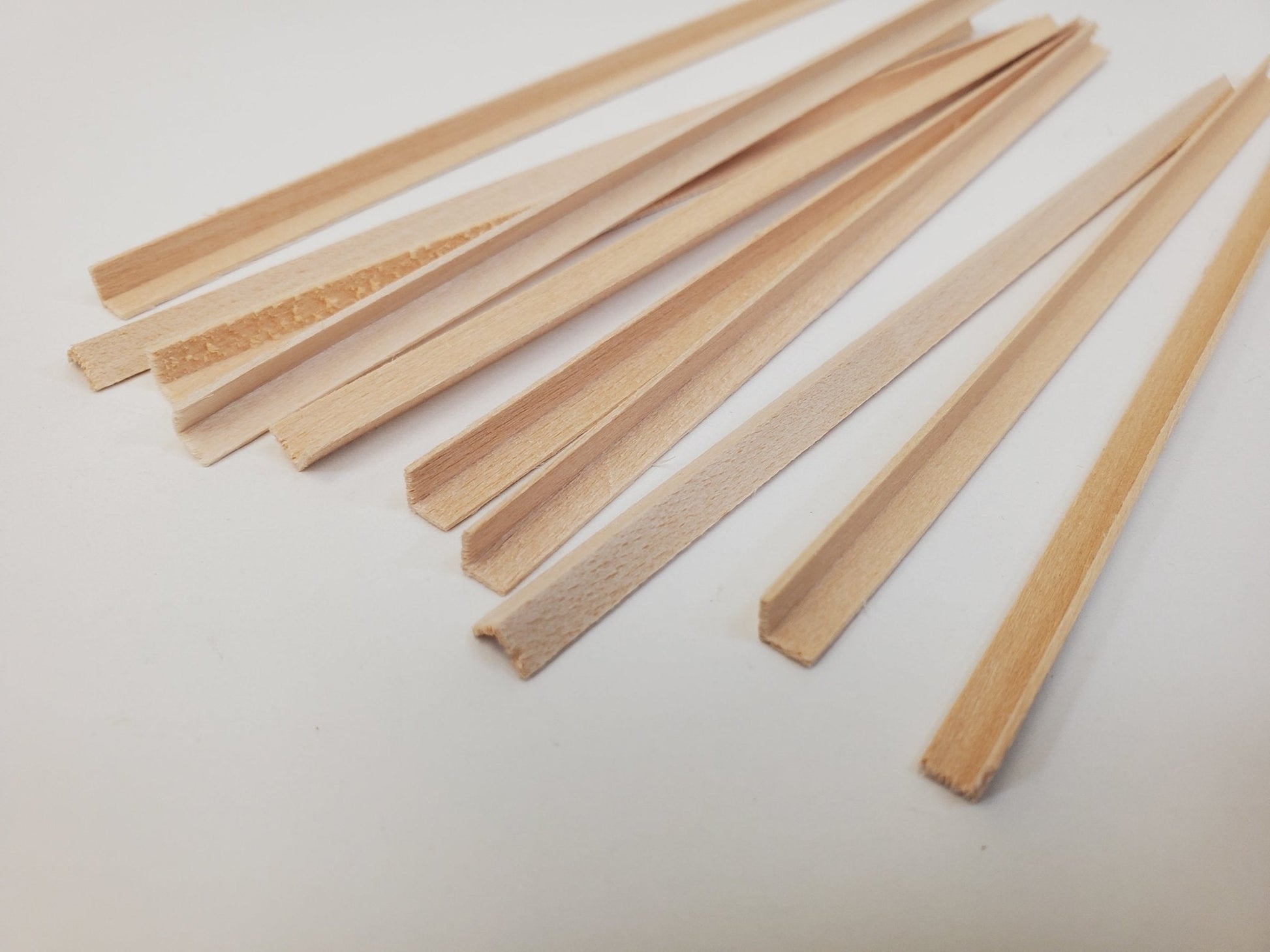 Tiny Corner Angle Trim Molding 3/16" x 3/16" x 6" long 10 Pieces NE506 Scale Model Building - Miniature Crush