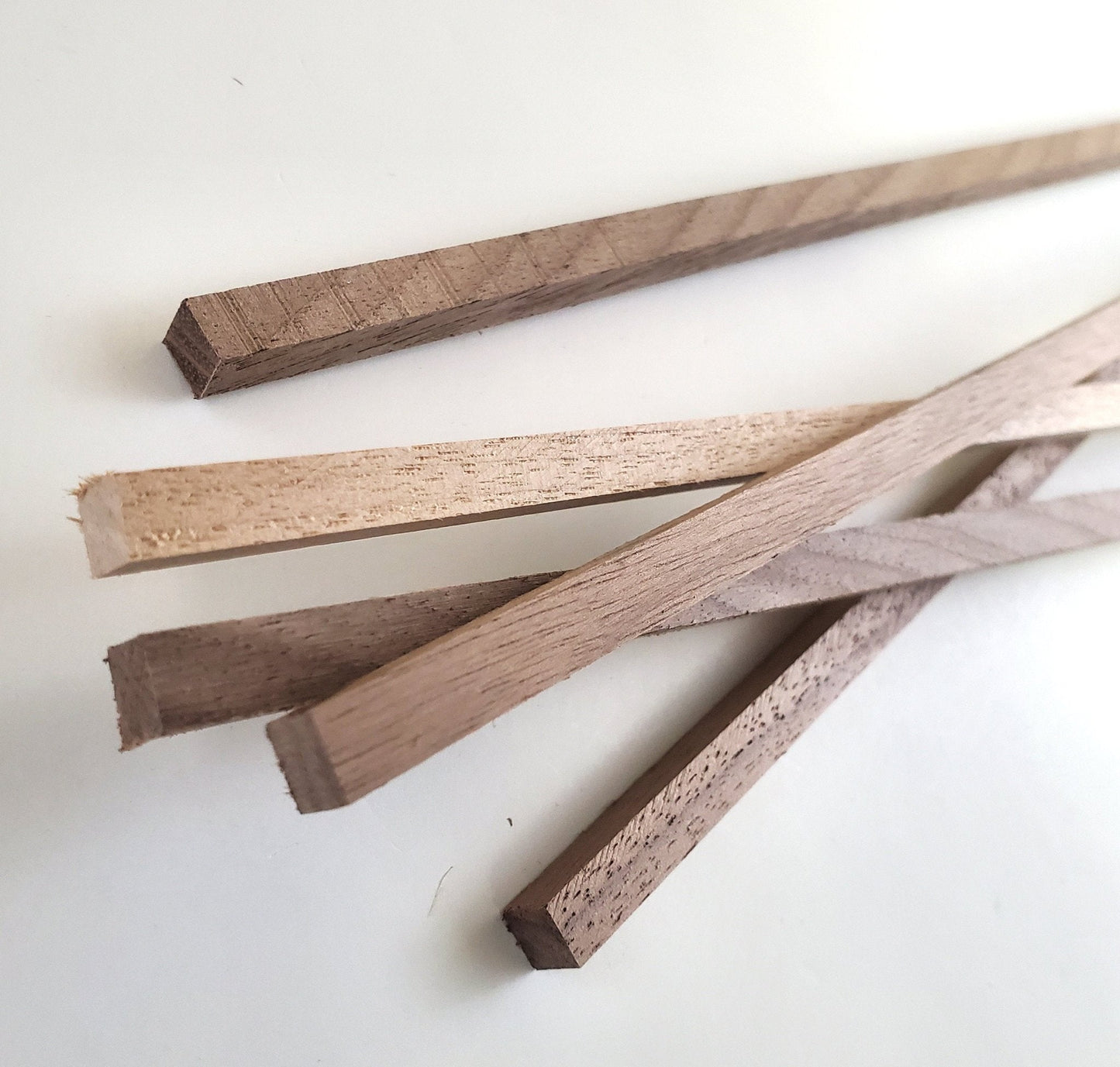 Walnut Wood Square Strips Beams Posts 5 Pieces 1/4" x 1/4" x 18" Long Crafts Models Miniatures - Miniature Crush